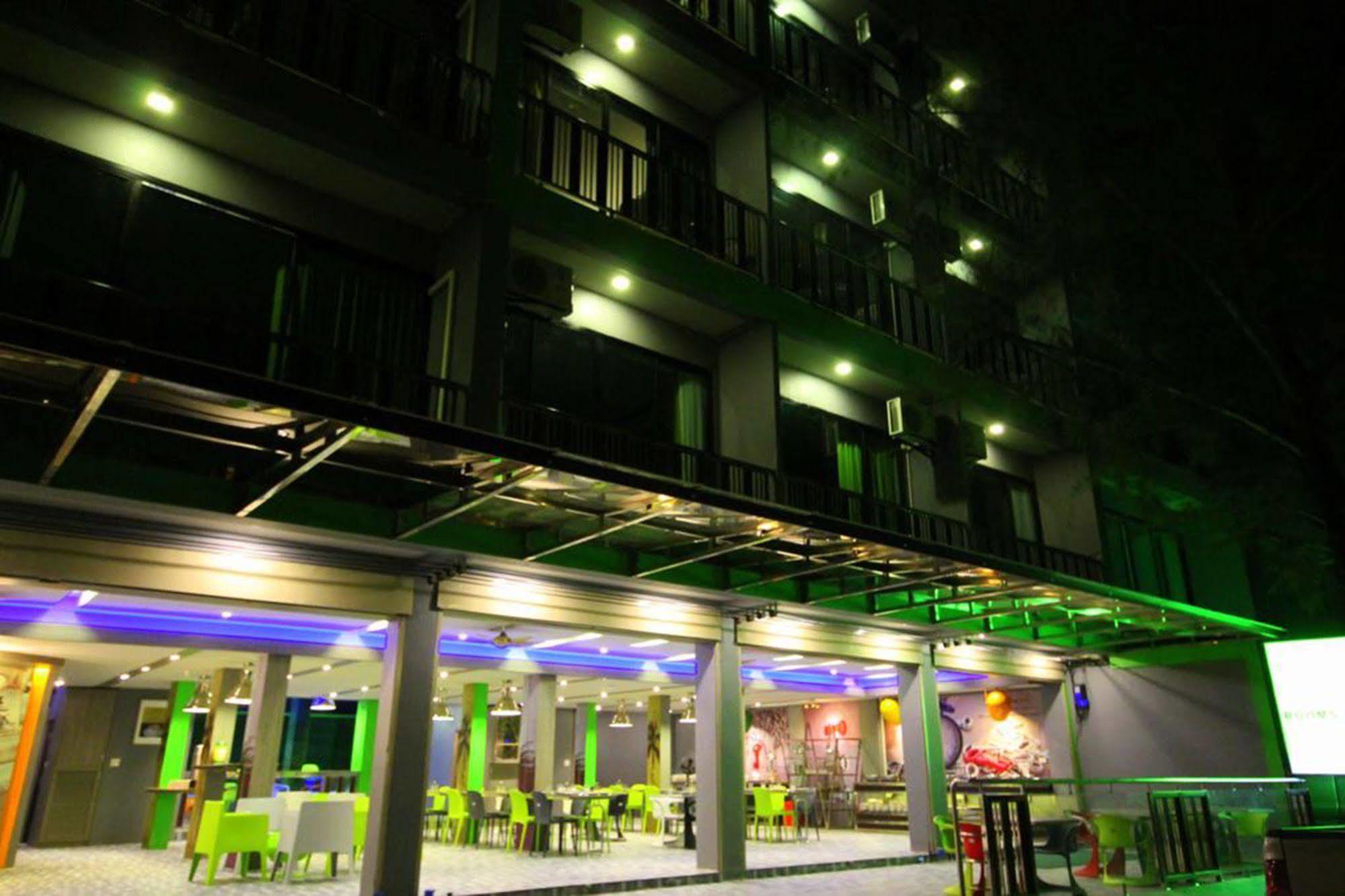 Rooms Republic Hotel Ao Nang Beach Exterior photo